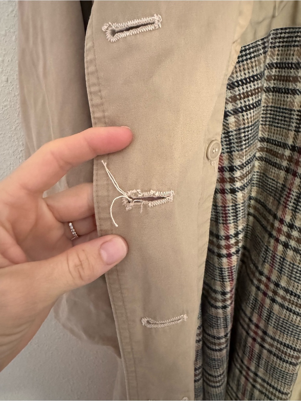 Vintage Beige Trench Coat with Quilted Lining - Women - Picture 6 of 6